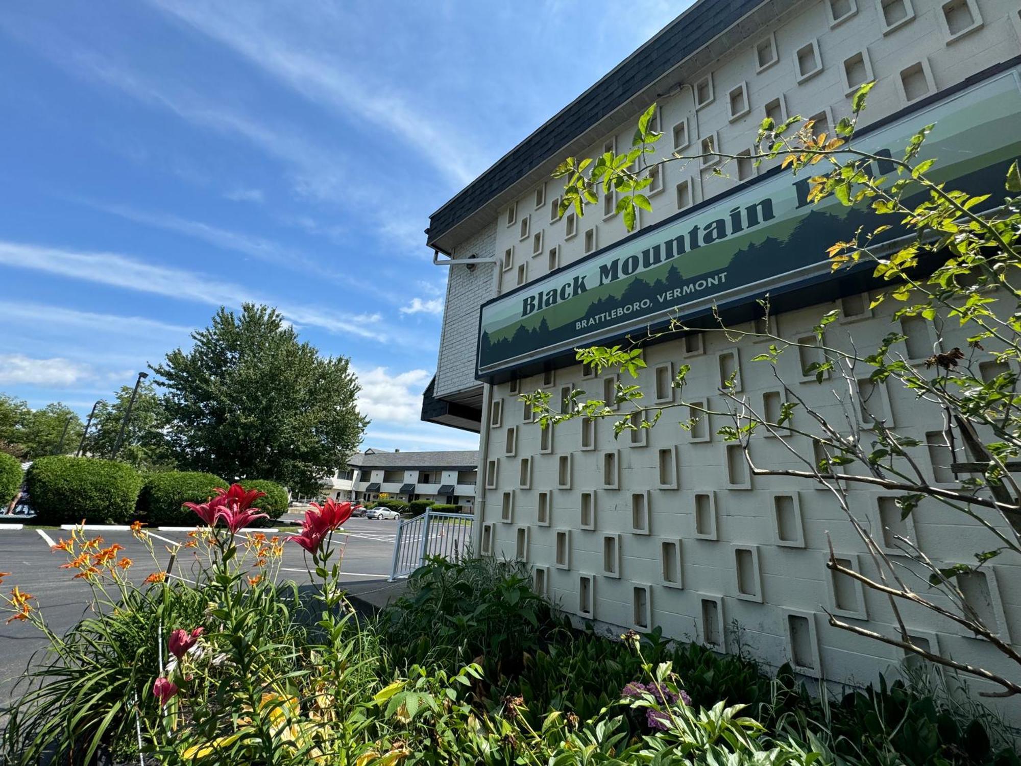 The Black Mountain Inn Brattleboro Exterior foto